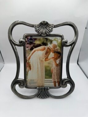 Fetco 5x7 Pewter Tone Art Nouveau Shell Picture Frame